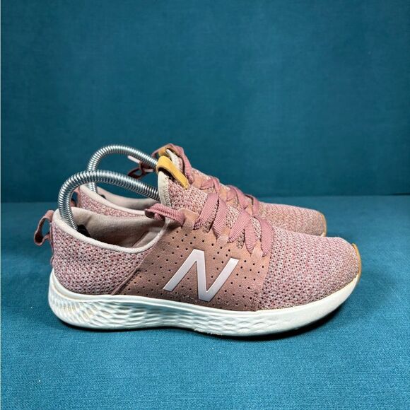 Size 7 - Women’s New Balance pink mauve shoes - Picture 3 of 8